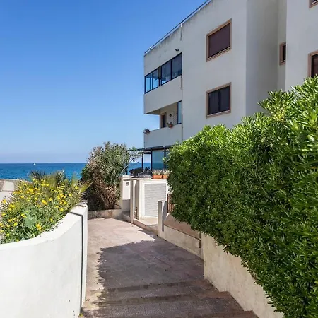A Due Passi Dal Mare- Salento Reservation